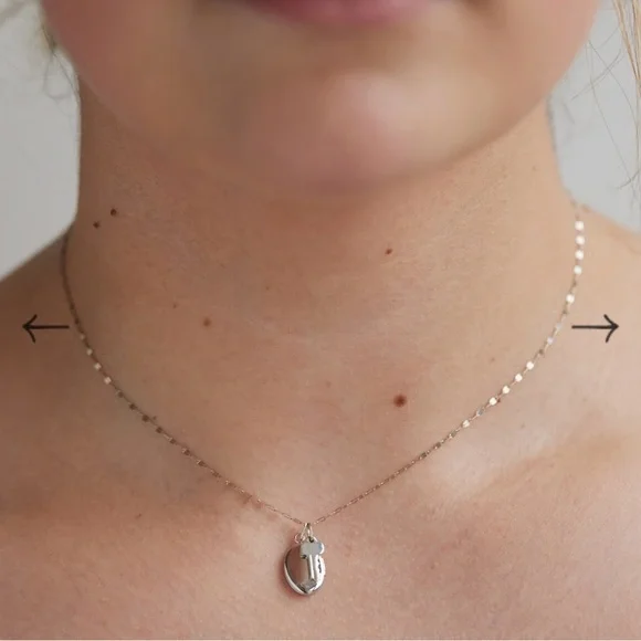 Classic silver dollhouse locket “L” engravement by Catbird - Picture 3 of 5